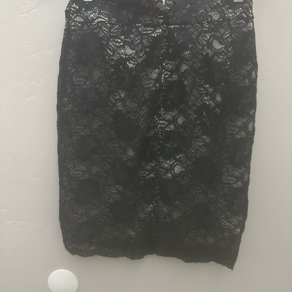 Banana Republic Black Lace Pencil Skirt - Picture 3 of 5